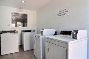 Interior - Sunny 2-bed Room|Pool|Free Wifi (Carlsbad)