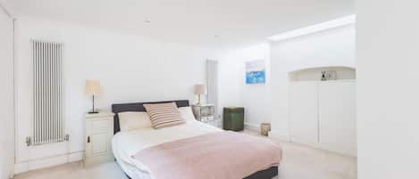 1 makuuhuone, silitysrauta/-lauta, internet, vuodevaatteet