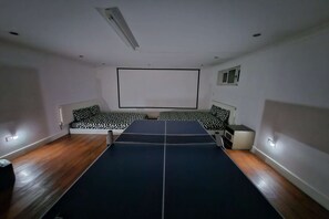 Room - Standard Single Room - Shared (Windsor)