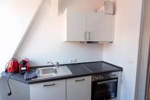 Fridge, stovetop, coffee/tea maker, cookware/dishes/utensils - FullHouse | Halle | M14 King Louis XIV | Zentrum (Halle (Saale))