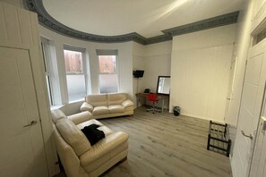 Interior - Standard Double Room (Belfast)