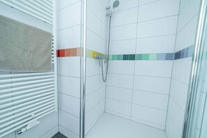 Shower, free toiletries, hair dryer, towels - FullHouse | Erfurt | M18-3 | Caribbean Dream (Erfurt)