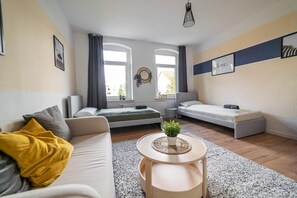 Televisión y oficina 