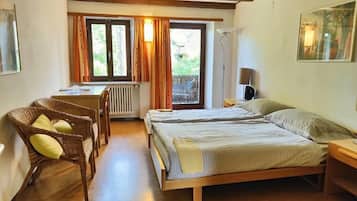 Chambre Double Standard, vue cour intérieure