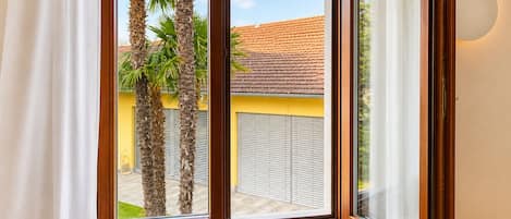 Double Room, Courtyard View | In-room safe, free WiFi