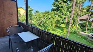 Chambre Double Standard, vue cour intérieure | Restauration extérieure