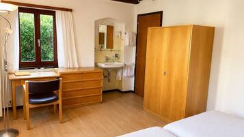Chambre Double, vue cour intérieure