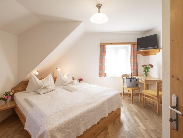 1 bedroom, travel crib, WiFi, bed sheets - Double room (from 3 nights with half board) - Wiaz'Haus Orthofer (Sankt Jakob im Walde)