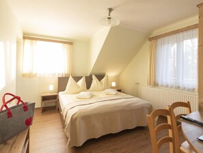 1 dormitorio, cuna de viaje, wifi y ropa de cama