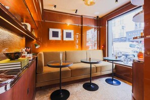 Dining - Confidential Room 3, a stone's throw from the Louvre (Paris)