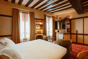 Desk, internet, bed sheets