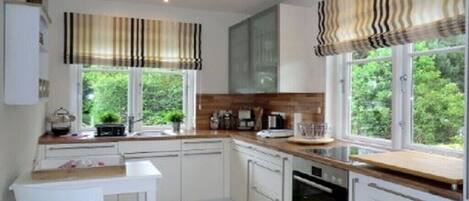 Køleskab, ovn, kogeplade, opvaskemaskine