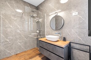 Shower - Stylish Istrian Villa with Private Pool (Novigrad)