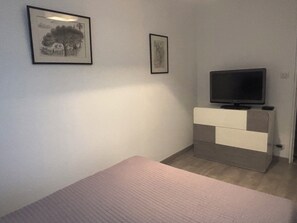 2 bedrooms, iron/ironing board, internet, bed sheets - Quartier Saint Jean Peaceful apartment with garden close to the beach (La Ciotat)