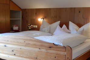 2 bedrooms, free WiFi, bed sheets - III in the Anton house (Obermaiselstein)