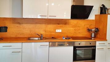 Kühlschrank, Ofen, Herdplatte, Geschirrspüler