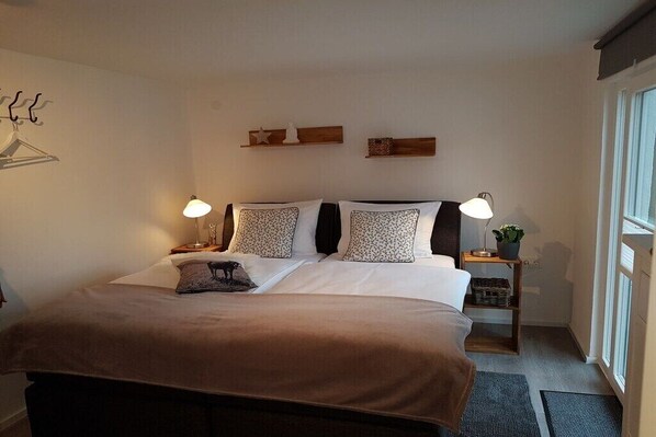 Iron/ironing board, free WiFi, bed sheets