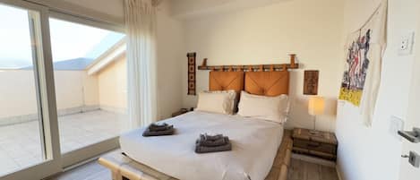 2 bedrooms, iron/ironing board