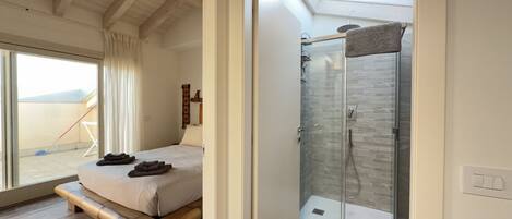 3 bedrooms, iron/ironing board