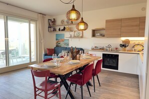 Dining - 10 Min Walk from the Beach, Free Swimming Pool (Peschiera del Garda)