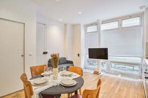 Dining - Modern Apartement  Center of Paris Montmartre (Paris)