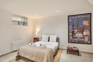 2 bedrooms, desk, iron/ironing board, Internet - Modern Apartement  Center of Paris Montmartre (Paris)