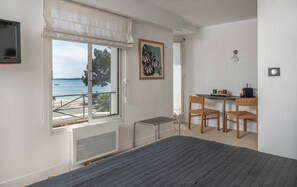 Junior Suite, Ocean View | Bathroom - Hôtel de la Pointe du Cap Coz (Fouesnant)