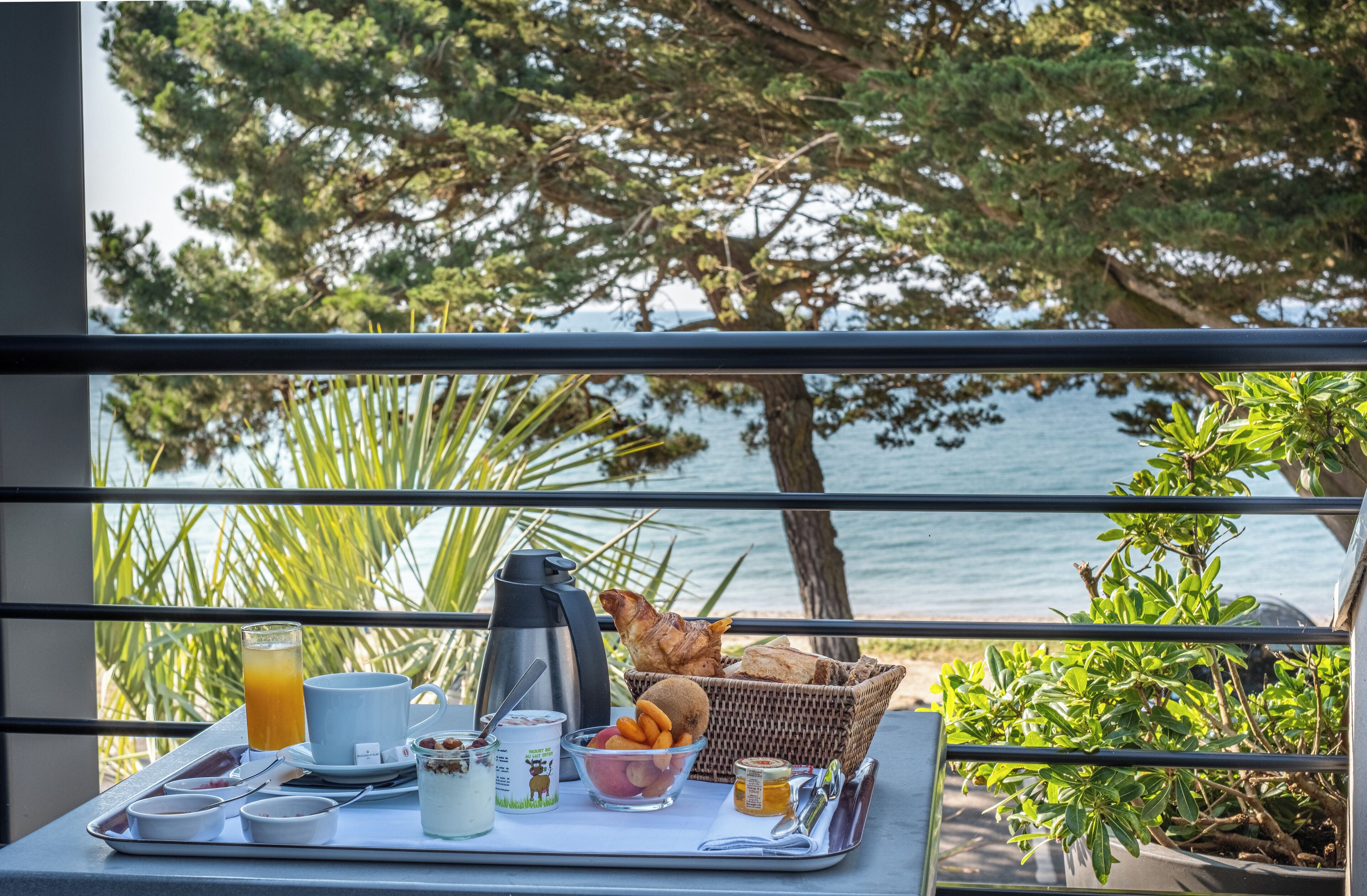 Petit déjeuner buffet (18 EUR par personne)