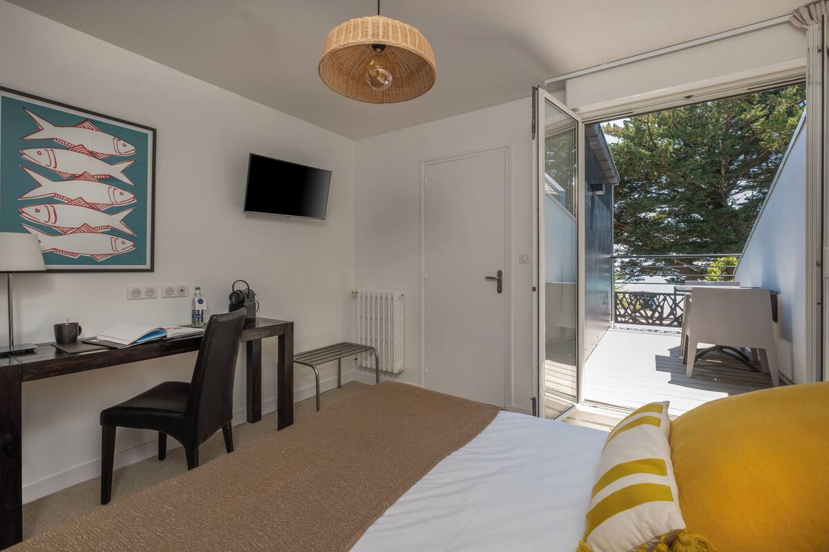 Chambre Double, balcon, vue mer | Coffres-forts dans les chambres, Wi-Fi gratuit