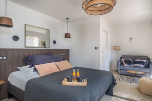 Suite – junior, havutsikt | Safe på rommet, wi-fi (inkludert) og rullestolvennlig