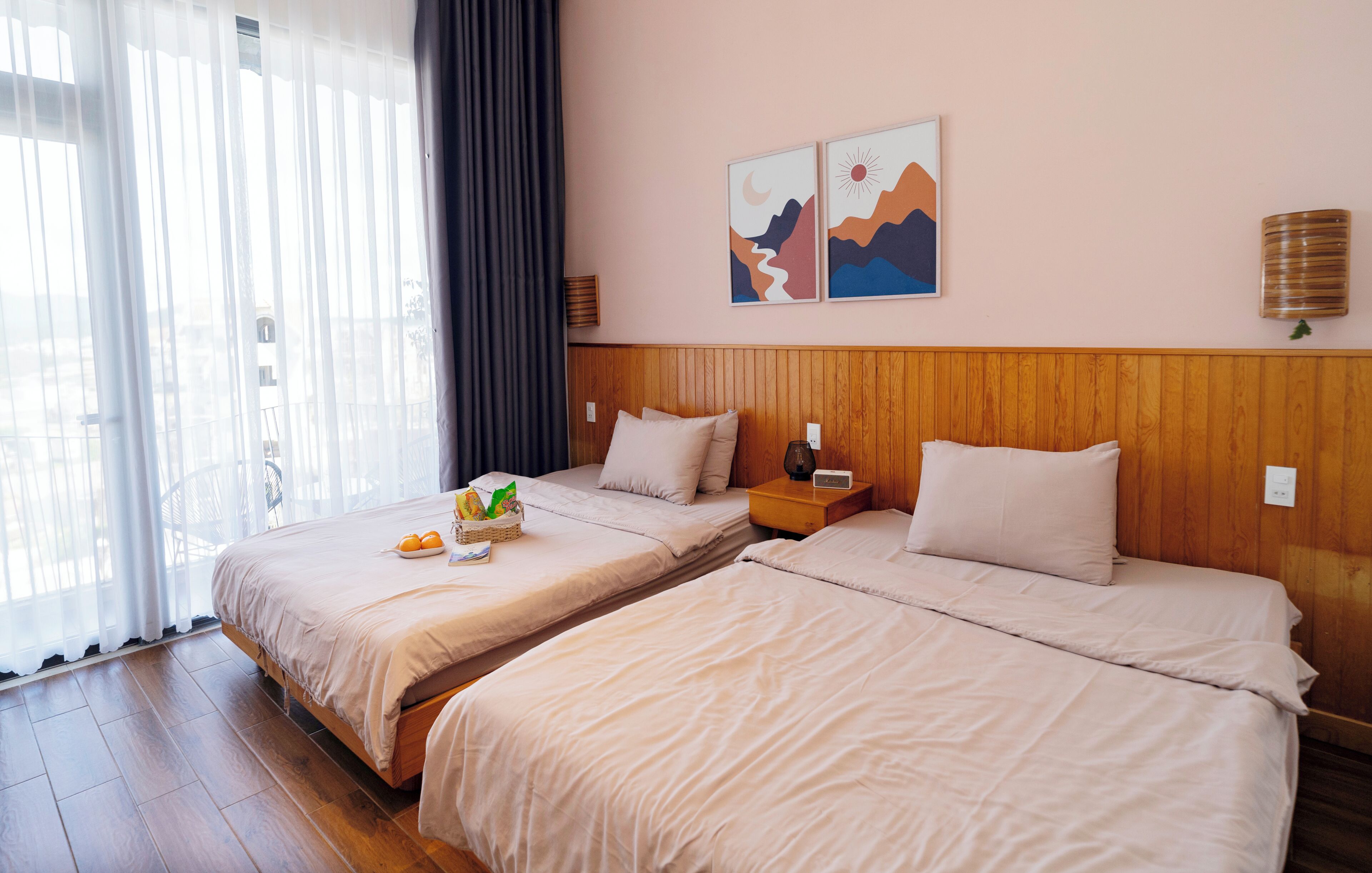 Luxe Twin kamer, balkon | Een kluis op de kamer, verduisterende gordijnen, geluiddichte muren