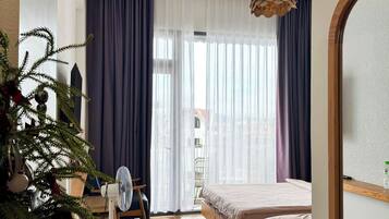 Lyxigt tvåbäddsrum - balkong | Värdeförvaringsskåp på rummet, mörkläggningsgardiner och ljudisolering