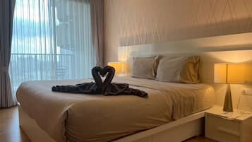 1 bedroom, iron/ironing board, internet, bed sheets