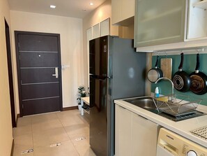 Private kitchen - Astra Suite 1BR/11th Floor/Rooftop Pool/Night Bazaar/Oldtown City (Chang Wat Chiang Mai)
