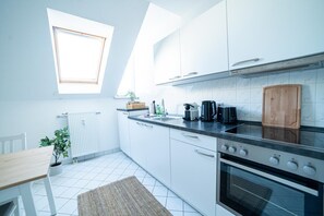 Fridge, oven, stovetop, coffee/tea maker - FullHouse | Chemnitz | M34 Hirsch | 2 Bedroom (Chemnitz)