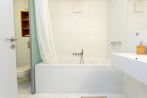 Shower, hair dryer, towels, toilet paper - FullHouse | Leipzig | M14-1 | PrimeHome (Leipzig)