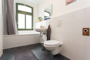 Shower - FullHouse | Halle | R6 Little Paris (Halle (Saale))