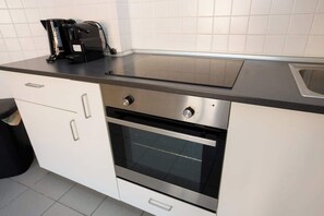 Private kitchen - FullHouse Apartments AB5 Maxi (Halle (Saale))