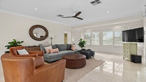 Living area - ROSEHAVEN - THE VINTAGE HOLIDAY HOUSES (POKOLBIN)