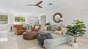 Living area - ROSEHAVEN - THE VINTAGE HOLIDAY HOUSES (POKOLBIN)