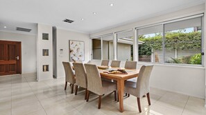Dining - ROSEHAVEN - THE VINTAGE HOLIDAY HOUSES (POKOLBIN)