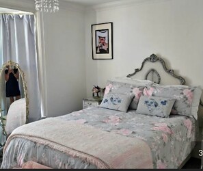 Strykjärn/strykbräda, internet och sängkläder