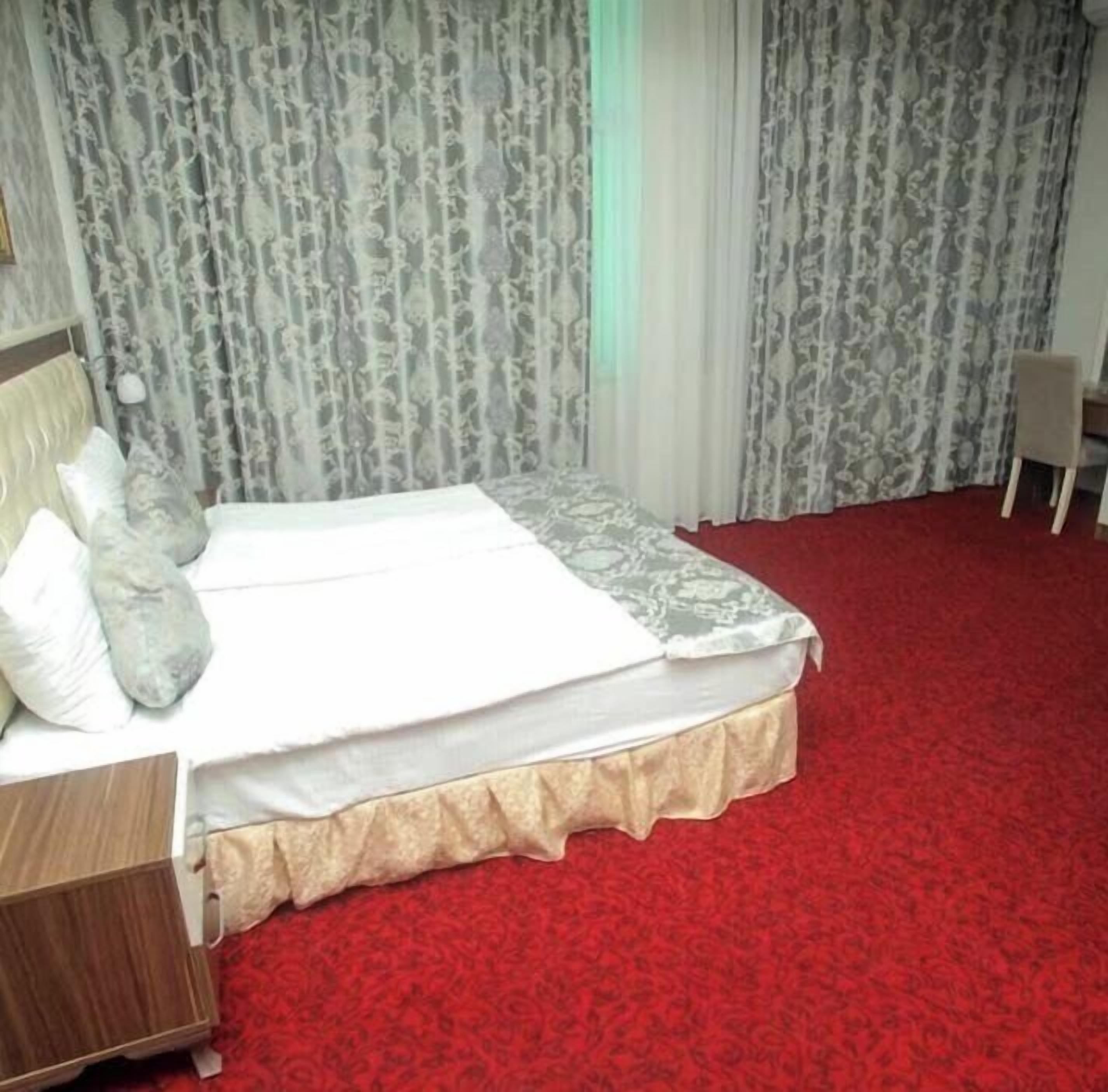 Double Room | Desk, laptop workspace, iron/ironing board, free WiFi