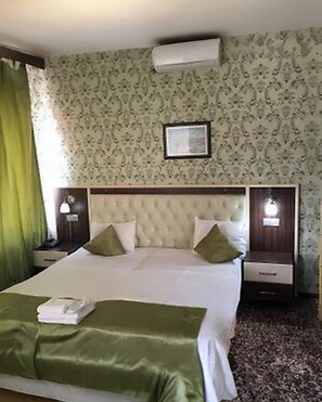 Double Room | Desk, laptop workspace, iron/ironing board, free WiFi - Ambiance Hotel Baku (Baku)