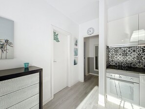 Fridge, microwave, oven, dishwasher - SAN MORI 6 2 Empuriabrava - INTERimmo (Empuriabrava)