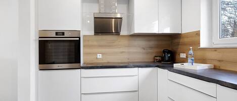 Refrigerador, horno, parrilla de estufa y lavavajillas