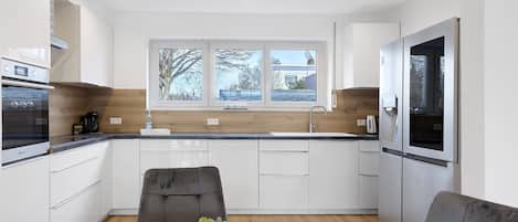 Køleskab, ovn, kogeplade, opvaskemaskine