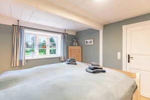 3 室のベッドルーム、アイロン / アイロン台、旅行用ベビーベッド、WiFi (無料)