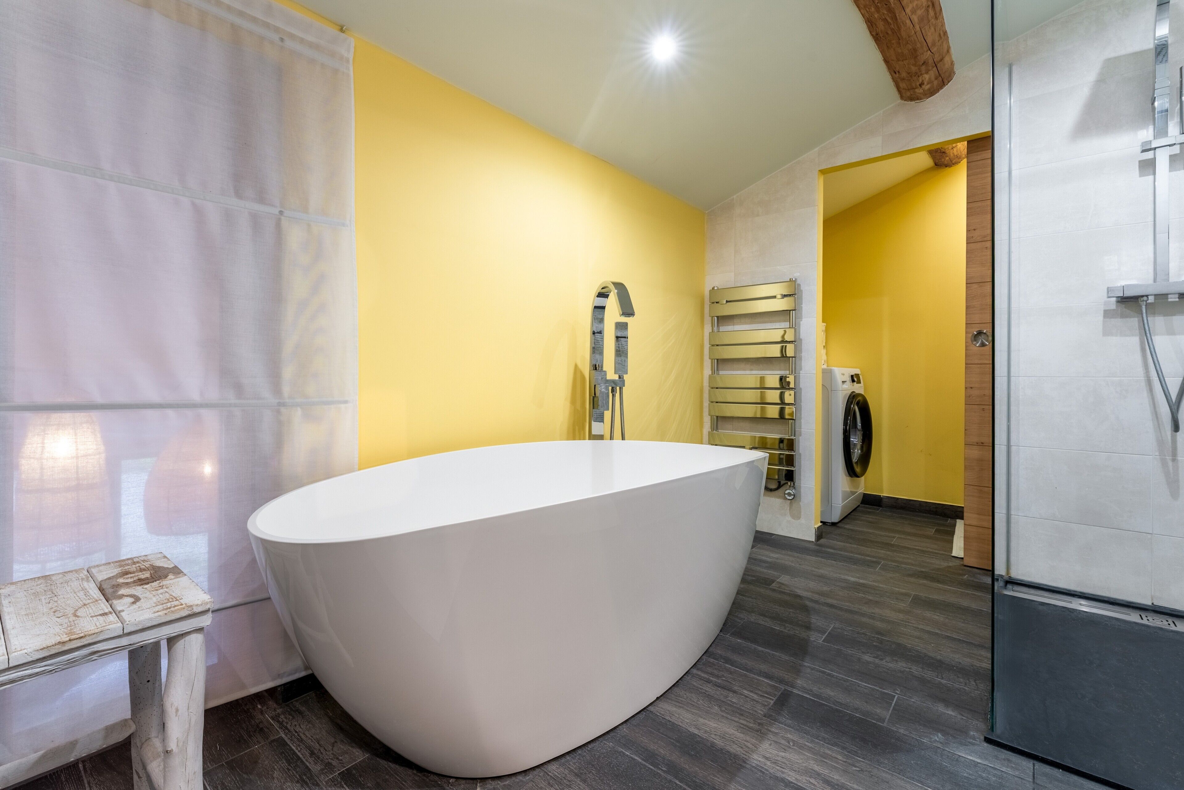 Douche, sèche-cheveux