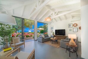 Smart TV, ping pong - Barbati Beachfront Pool Villa (Barbati)